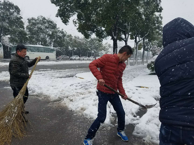 大雪中的南環(huán)人4.jpg